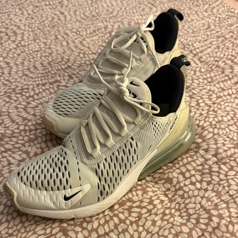 Nike White and Black Air Max 270 Size 9.5